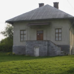 Łanowice (ukr. Лановичі). Przebudowany budynek dawnego dworu Teodora Serwatowskiego.