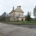 Uhrynów (ukr. Угринів). Ruiny kościoła parafialnego.